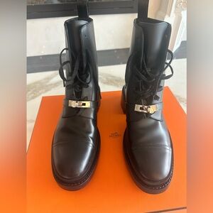 Hermes Kelly combat boots
100% authentic